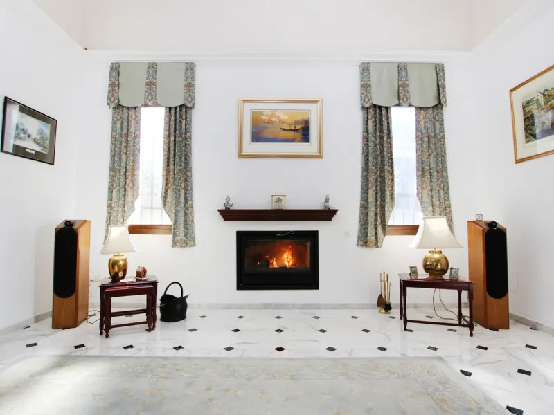 Classical Andalucian inspired country villa situated within the much sort after area of Llano del Cruz just 5 minutes drive outside the vibrant and historic town of Ronda , Southern Spain.