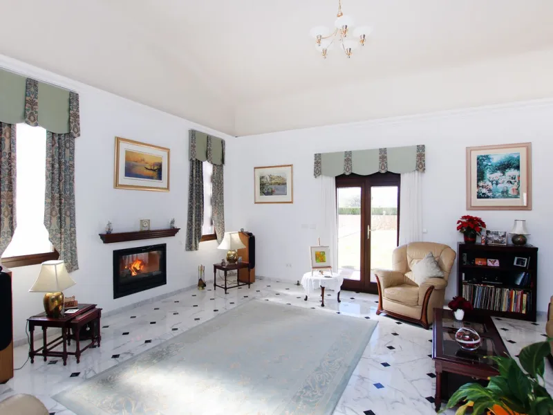 Classical Andalucian inspired country villa situated within the much sort after area of Llano del Cruz just 5 minutes drive outside the vibrant and historic town of Ronda , Southern Spain.