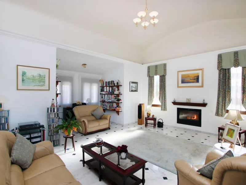 Classical Andalucian inspired country villa situated within the much sort after area of Llano del Cruz just 5 minutes drive outside the vibrant and historic town of Ronda , Southern Spain.