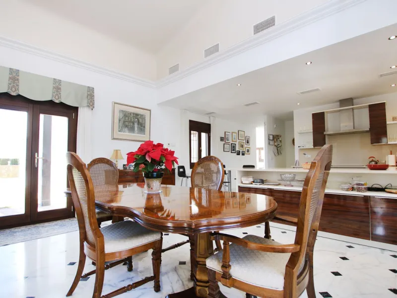Classical Andalucian inspired country villa situated within the much sort after area of Llano del Cruz just 5 minutes drive outside the vibrant and historic town of Ronda , Southern Spain.