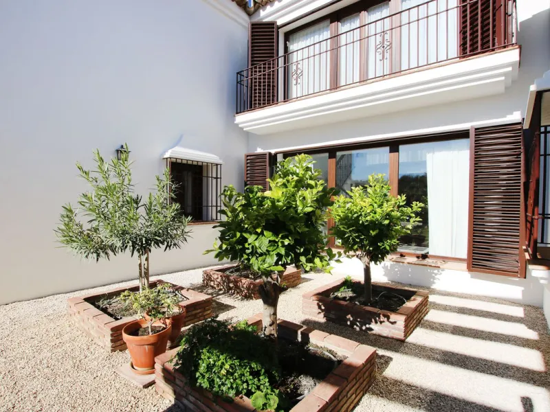 Classical Andalucian inspired country villa situated within the much sort after area of Llano del Cruz just 5 minutes drive outside the vibrant and historic town of Ronda , Southern Spain.