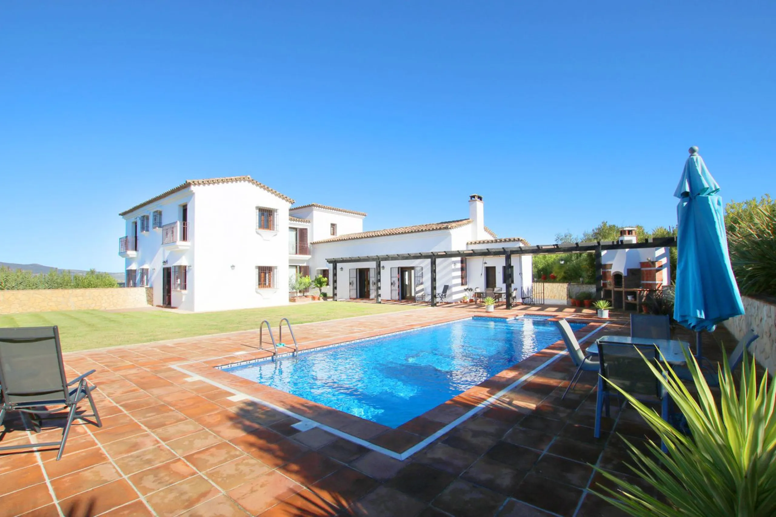 Classical Andalucian inspired country villa situated within the much sort after area of Llano del Cruz just 5 minutes drive outside the vibrant and historic town of Ronda , Southern Spain.