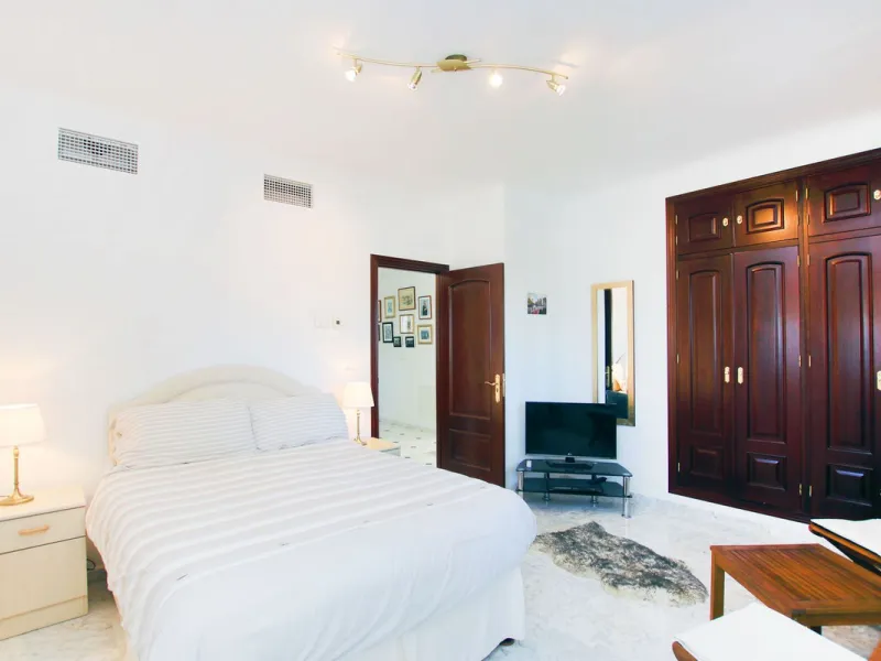 Classical Andalucian inspired country villa situated within the much sort after area of Llano del Cruz just 5 minutes drive outside the vibrant and historic town of Ronda , Southern Spain.