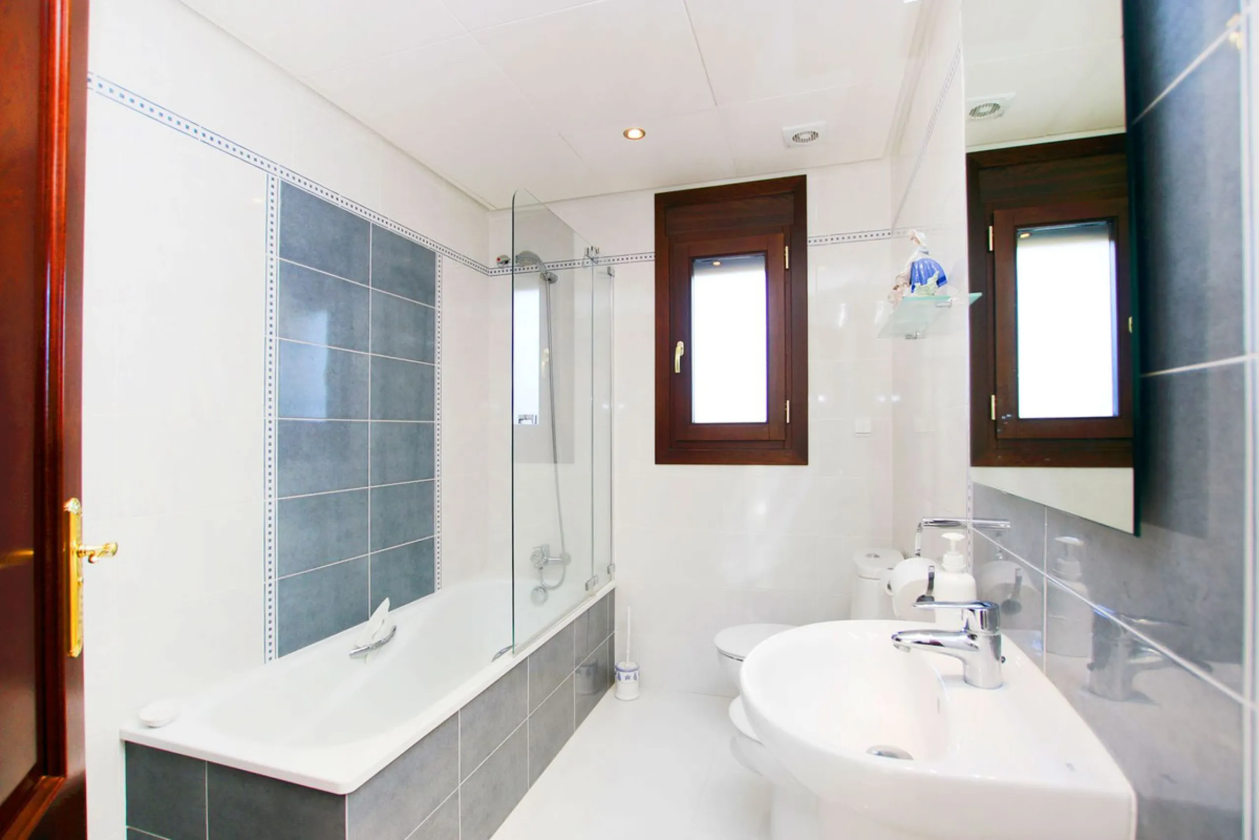 Classical Andalucian inspired country villa situated within the much sort after area of Llano del Cruz just 5 minutes drive outside the vibrant and historic town of Ronda , Southern Spain.