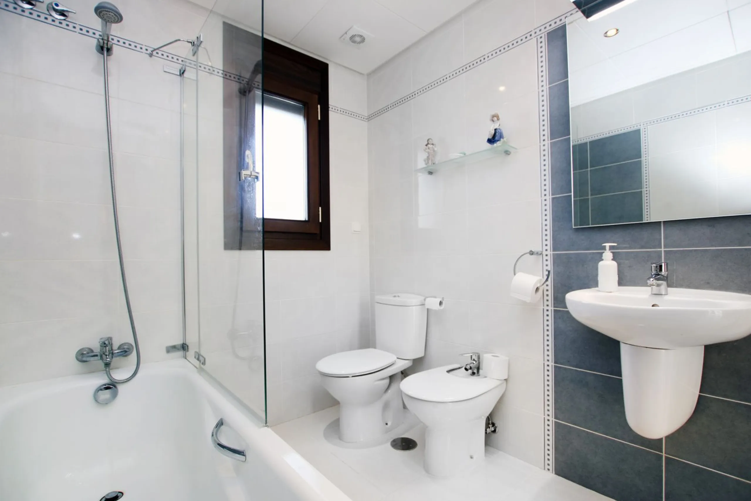 Classical Andalucian inspired country villa situated within the much sort after area of Llano del Cruz just 5 minutes drive outside the vibrant and historic town of Ronda , Southern Spain.