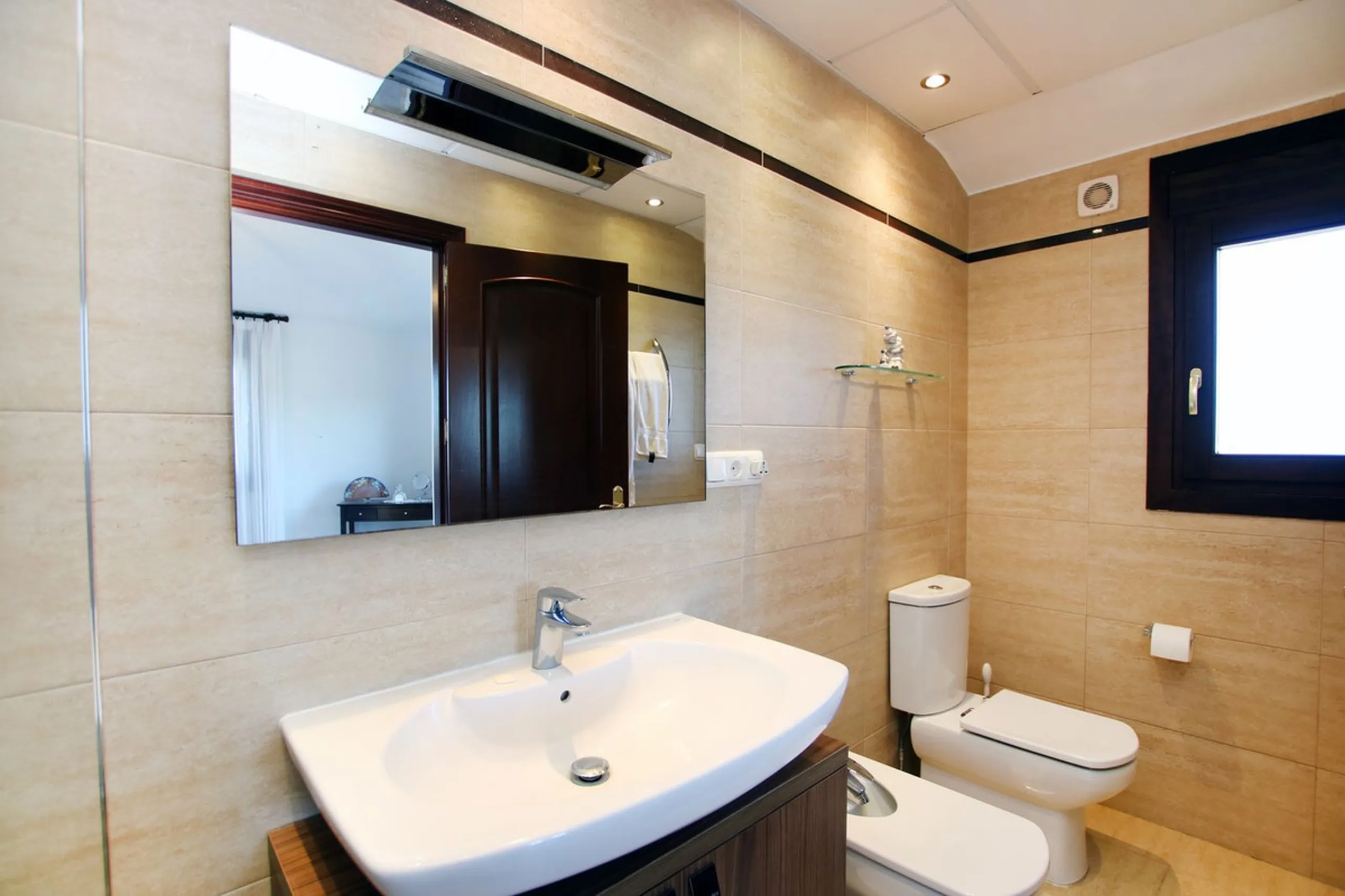 Classical Andalucian inspired country villa situated within the much sort after area of Llano del Cruz just 5 minutes drive outside the vibrant and historic town of Ronda , Southern Spain.