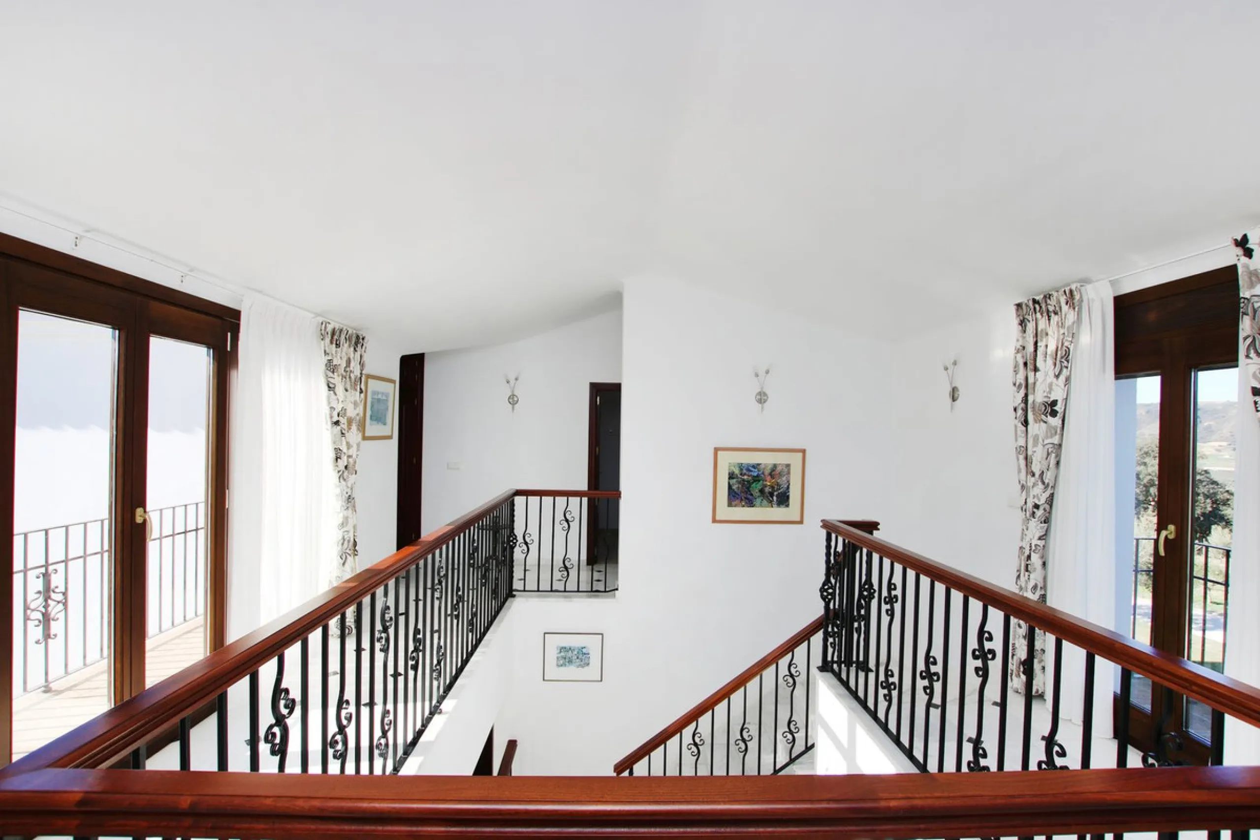 Classical Andalucian inspired country villa situated within the much sort after area of Llano del Cruz just 5 minutes drive outside the vibrant and historic town of Ronda , Southern Spain.
