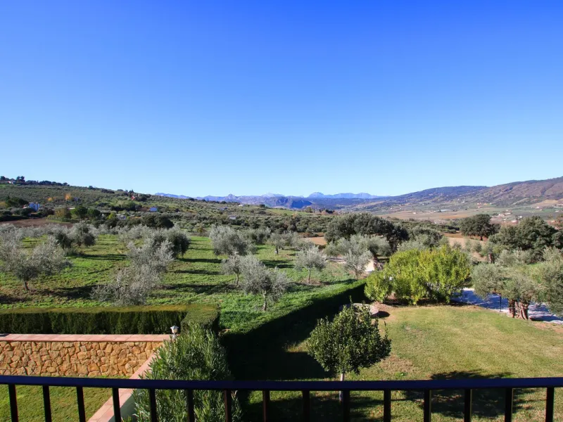 Classical Andalucian inspired country villa situated within the much sort after area of Llano del Cruz just 5 minutes drive outside the vibrant and historic town of Ronda , Southern Spain.