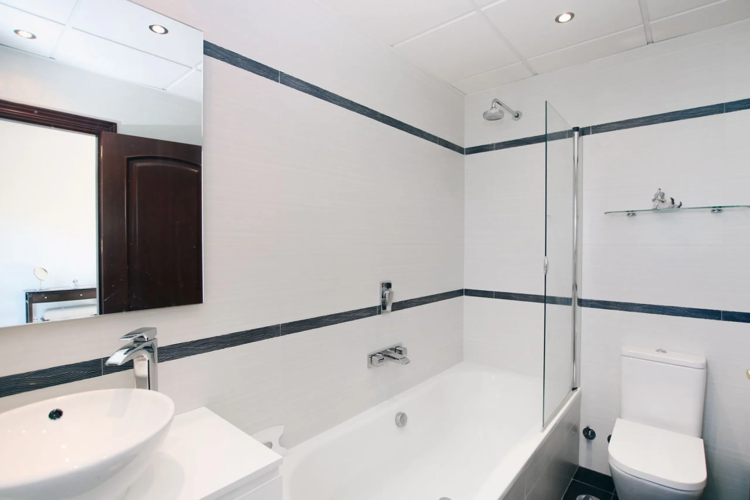 Classical Andalucian inspired country villa situated within the much sort after area of Llano del Cruz just 5 minutes drive outside the vibrant and historic town of Ronda , Southern Spain.