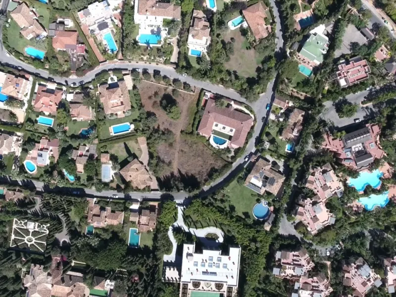 This exclusive 1,808 m² plot sits in the prestigious Rocío de Nagüeles on Marbella's Golden Mile. It offers an outstanding opportunity to build a luxury home in one of Southern Spain's most sought-after addresses. The location combines peace and privacy w