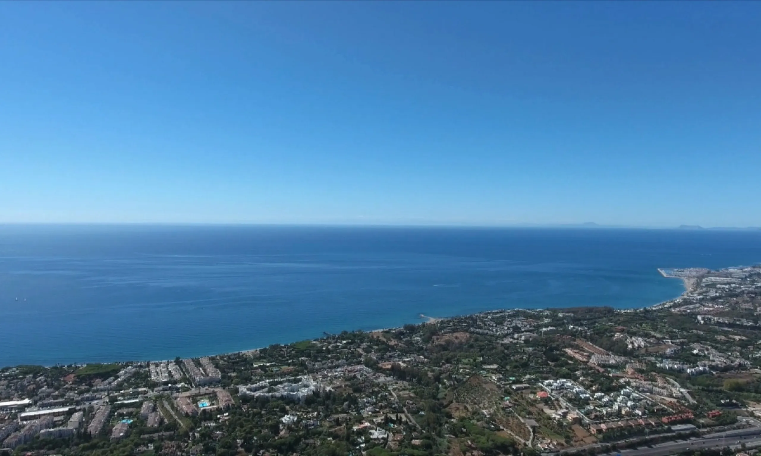 This exclusive 1,808 m² plot sits in the prestigious Rocío de Nagüeles on Marbella's Golden Mile. It offers an outstanding opportunity to build a luxury home in one of Southern Spain's most sought-after addresses. The location combines peace and privacy w