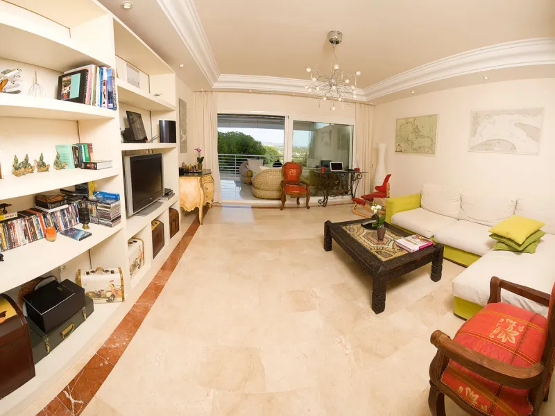 Apartment La Corniche is a luxury 2-bedroom apartment in the heart of Nueva Andalucía's Golf Valley. This gated community offers peace and privacy while being close to world-class golf, fine dining, and Puerto Banús. The home enjoys 180-degree views of th