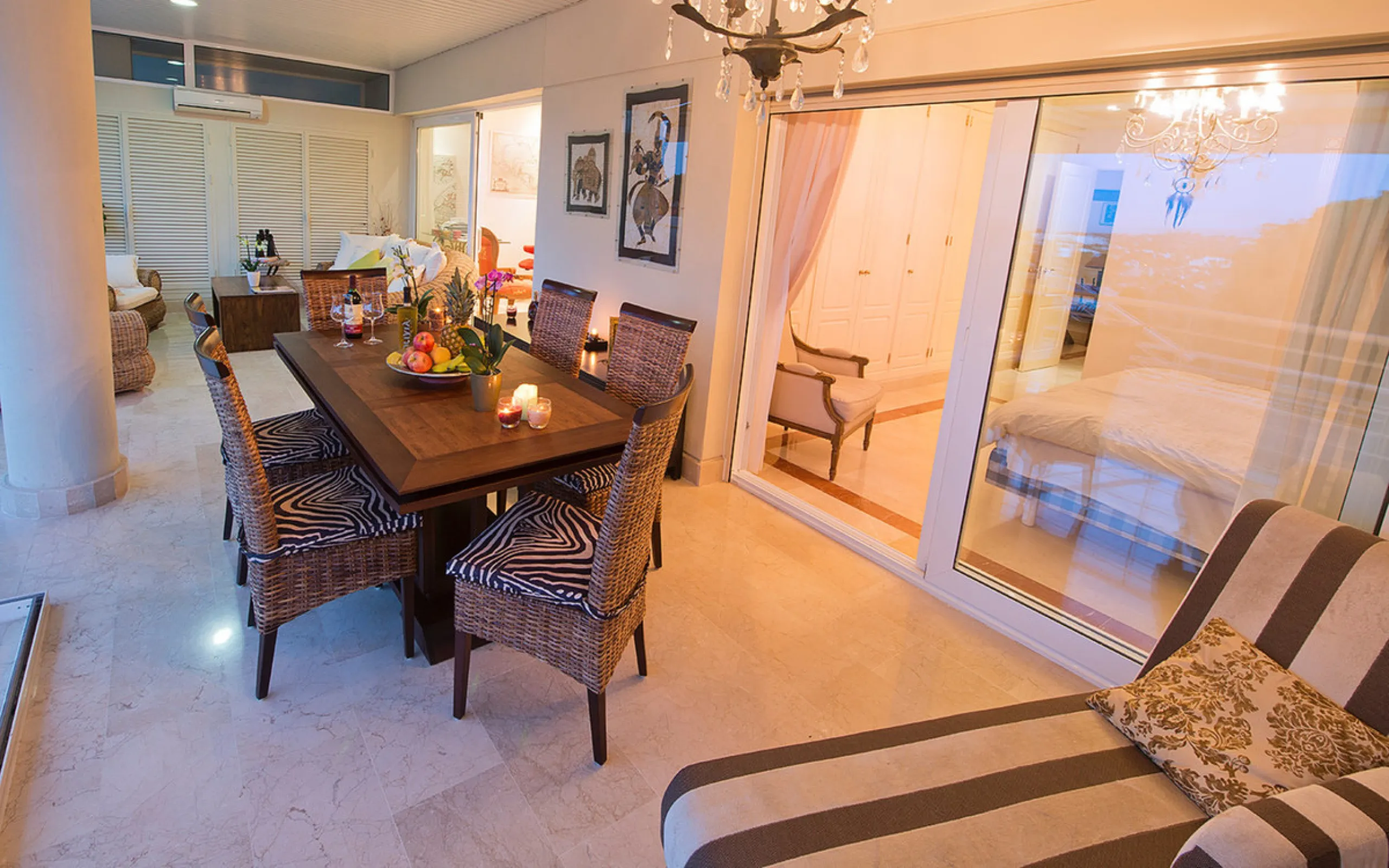 Apartment La Corniche is a luxury 2-bedroom apartment in the heart of Nueva Andalucía's Golf Valley. This gated community offers peace and privacy while being close to world-class golf, fine dining, and Puerto Banús. The home enjoys 180-degree views of th