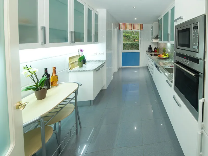 Apartment La Corniche is a luxury 2-bedroom apartment in the heart of Nueva Andalucía's Golf Valley. This gated community offers peace and privacy while being close to world-class golf, fine dining, and Puerto Banús. The home enjoys 180-degree views of th