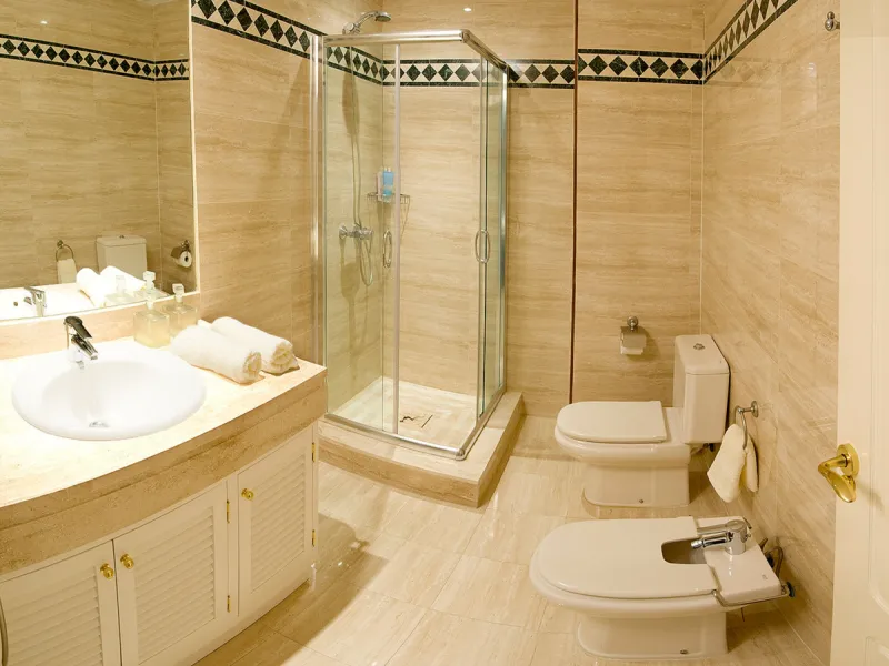 Apartment La Corniche is a luxury 2-bedroom apartment in the heart of Nueva Andalucía's Golf Valley. This gated community offers peace and privacy while being close to world-class golf, fine dining, and Puerto Banús. The home enjoys 180-degree views of th