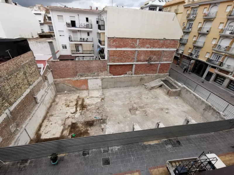 Calling all investors!!!!!! This is a once in a lifetime opportunity to acquire a highly sort after plot right in the heart of Fuengirola, just behind the Hotel El Puerto on the Paseo Maritimo in the area know as "Fish Alley". The plot has permissions up 
