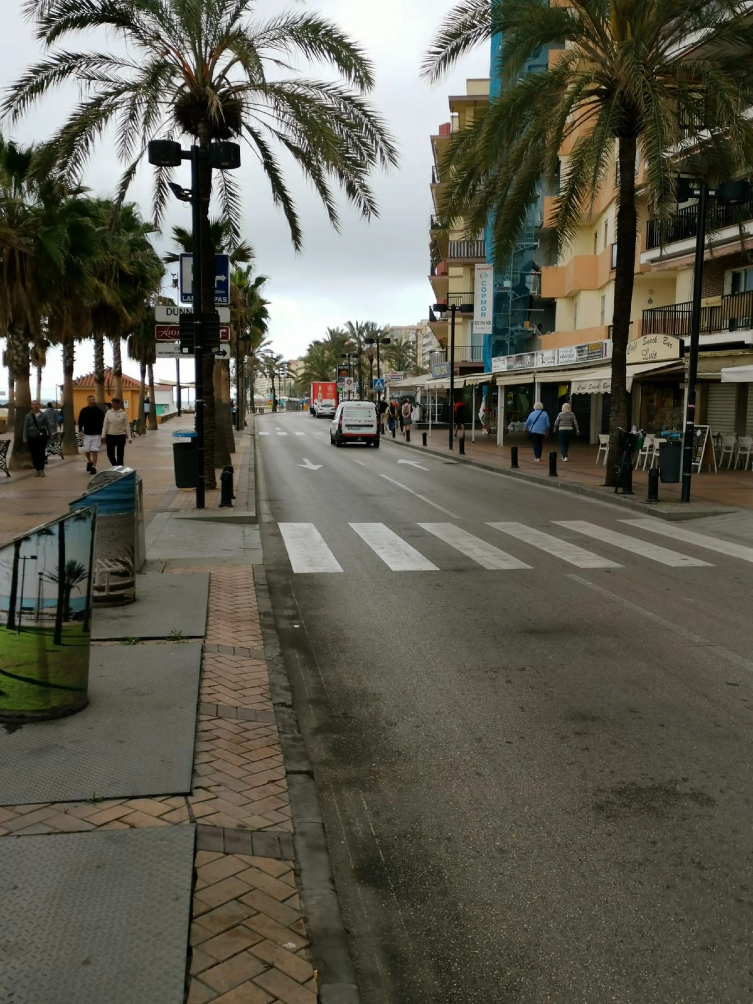 Calling all investors!!!!!! This is a once in a lifetime opportunity to acquire a highly sort after plot right in the heart of Fuengirola, just behind the Hotel El Puerto on the Paseo Maritimo in the area know as "Fish Alley". The plot has permissions up 