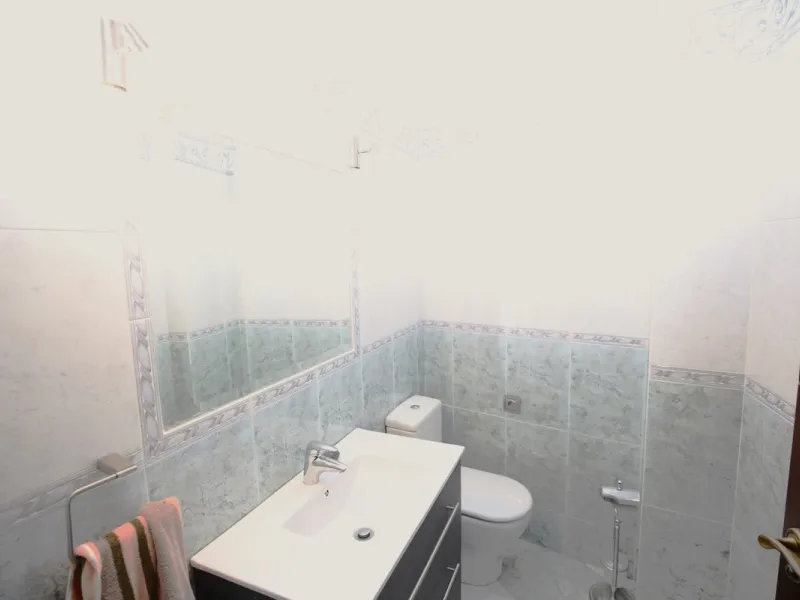 In the picturesque village of Benamargosa, a spacious house with an impressive built area of 472 m2 is available for sale. Its prime location allows easy access on foot to all the amenities the village has to offer, including restaurants, shops, and medic