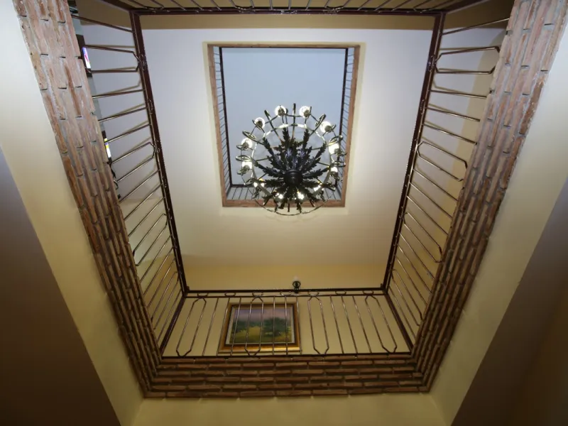 In the picturesque village of Benamargosa, a spacious house with an impressive built area of 472 m2 is available for sale. Its prime location allows easy access on foot to all the amenities the village has to offer, including restaurants, shops, and medic
