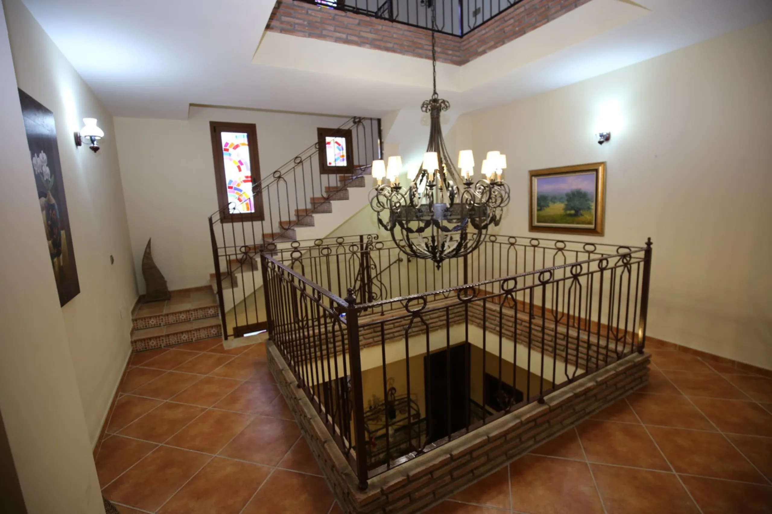 In the picturesque village of Benamargosa, a spacious house with an impressive built area of 472 m2 is available for sale. Its prime location allows easy access on foot to all the amenities the village has to offer, including restaurants, shops, and medic