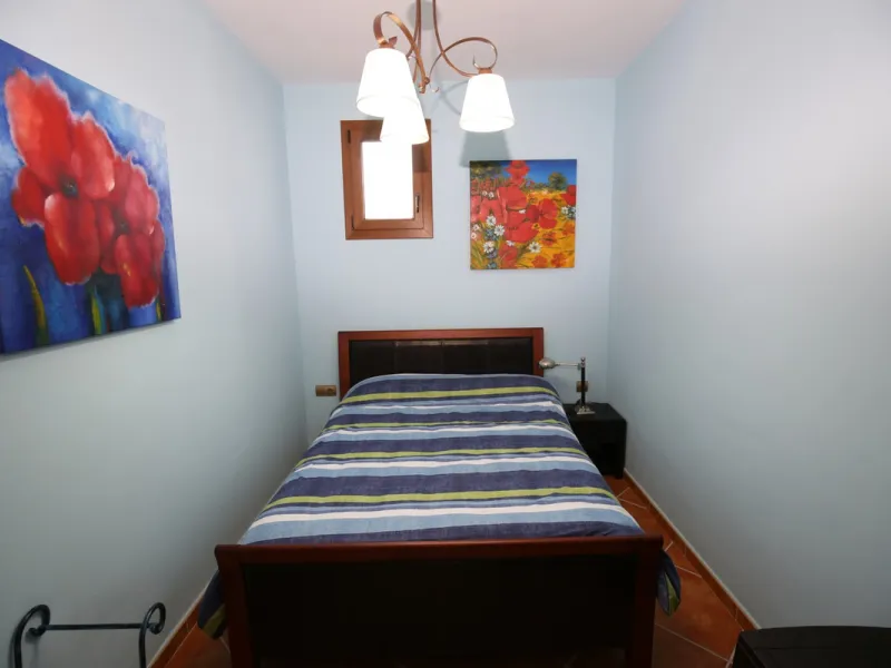 In the picturesque village of Benamargosa, a spacious house with an impressive built area of 472 m2 is available for sale. Its prime location allows easy access on foot to all the amenities the village has to offer, including restaurants, shops, and medic
