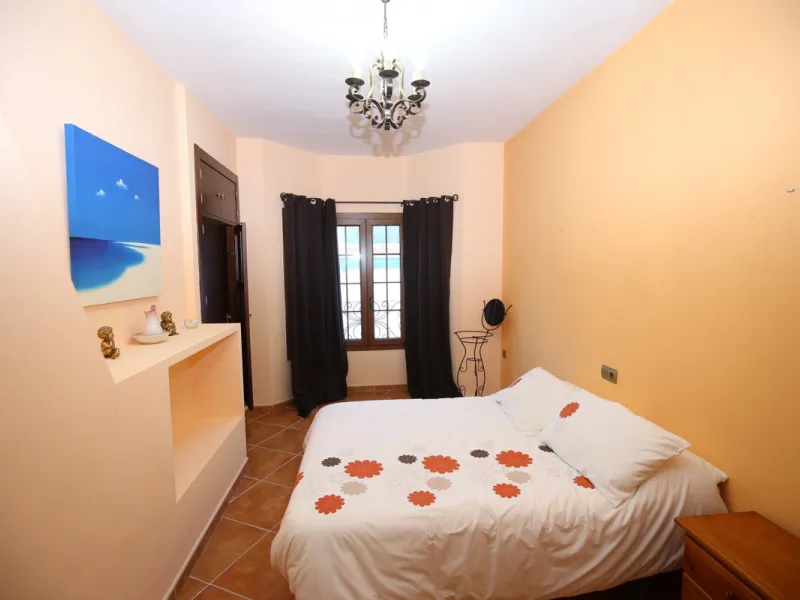In the picturesque village of Benamargosa, a spacious house with an impressive built area of 472 m2 is available for sale. Its prime location allows easy access on foot to all the amenities the village has to offer, including restaurants, shops, and medic