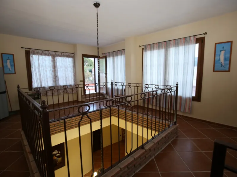 In the picturesque village of Benamargosa, a spacious house with an impressive built area of 472 m2 is available for sale. Its prime location allows easy access on foot to all the amenities the village has to offer, including restaurants, shops, and medic