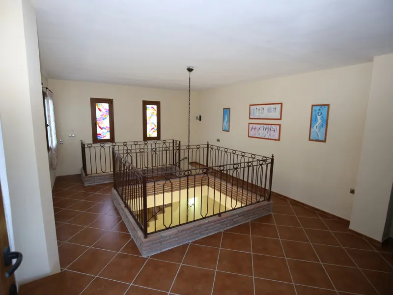 In the picturesque village of Benamargosa, a spacious house with an impressive built area of 472 m2 is available for sale. Its prime location allows easy access on foot to all the amenities the village has to offer, including restaurants, shops, and medic