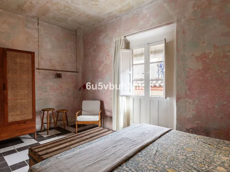 Hidden within the historic streets of central Málaga, this remarkable courtyard house captures a way of living that has shaped Mediterranean homes for centuries.