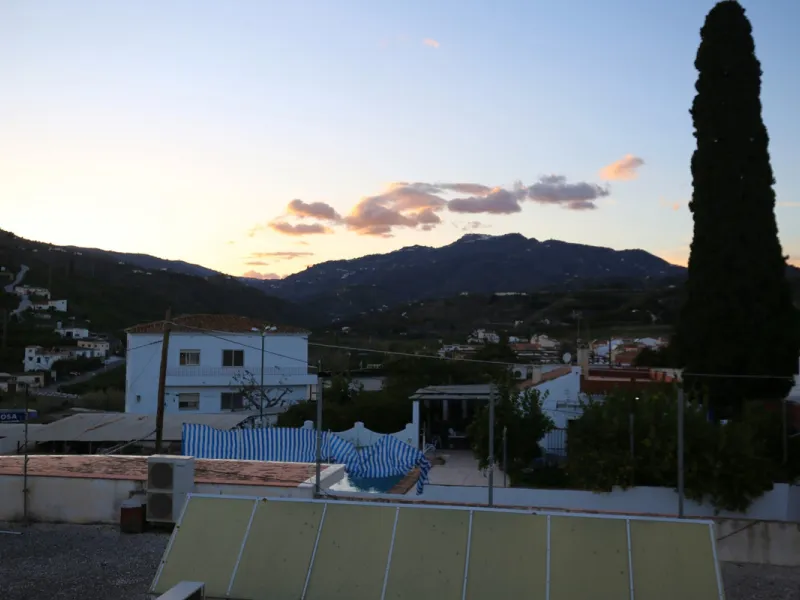 In the picturesque village of Benamargosa, a spacious house with an impressive built area of 472 m2 is available for sale. Its prime location allows easy access on foot to all the amenities the village has to offer, including restaurants, shops, and medic