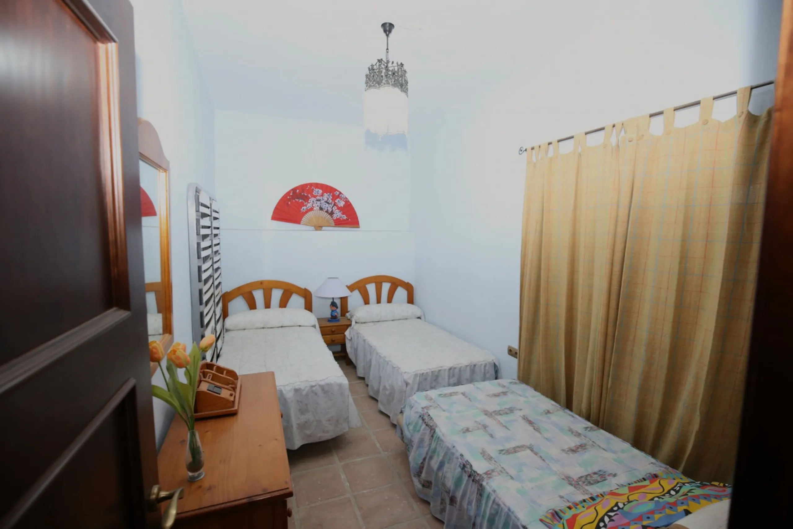 In the picturesque village of Benamargosa, a spacious house with an impressive built area of 472 m2 is available for sale. Its prime location allows easy access on foot to all the amenities the village has to offer, including restaurants, shops, and medic