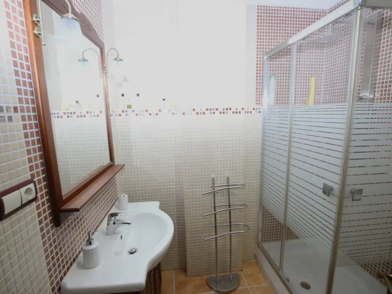 In the picturesque village of Benamargosa, a spacious house with an impressive built area of 472 m2 is available for sale. Its prime location allows easy access on foot to all the amenities the village has to offer, including restaurants, shops, and medic