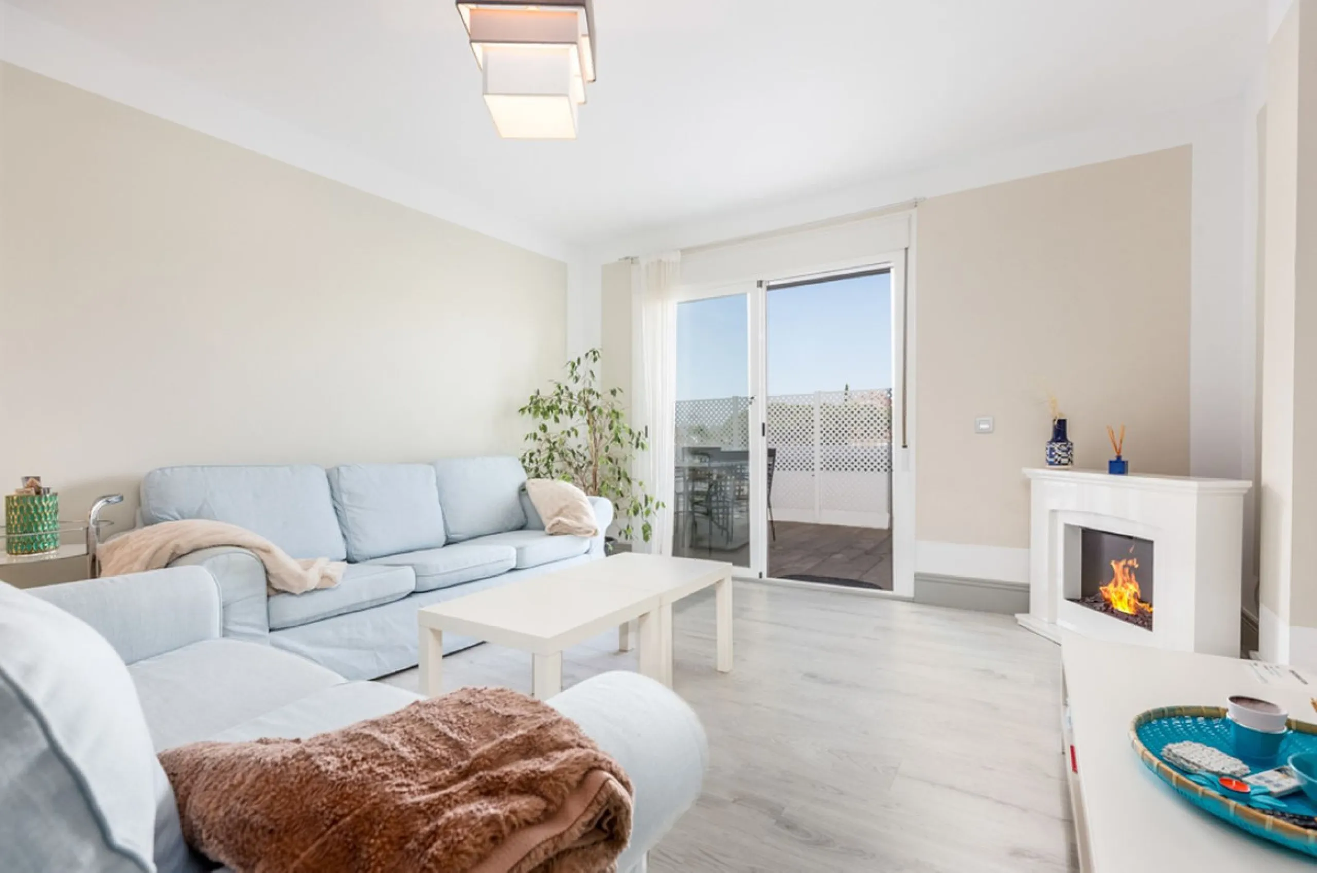Income property  for sale : 2 bedroom Apartment for sale in Nueva Andalucia