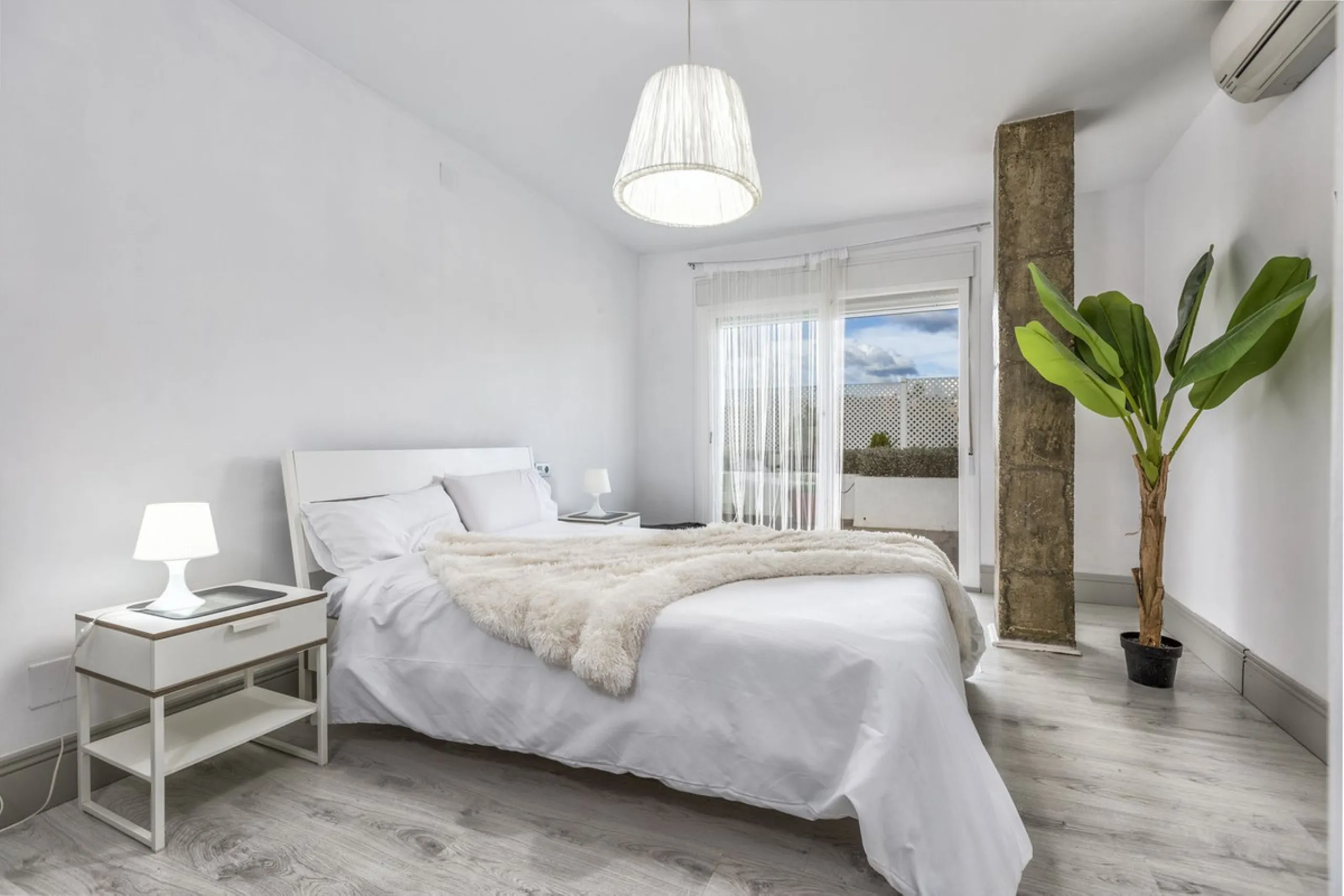 Income property  for sale : 2 bedroom Apartment for sale in Nueva Andalucia
