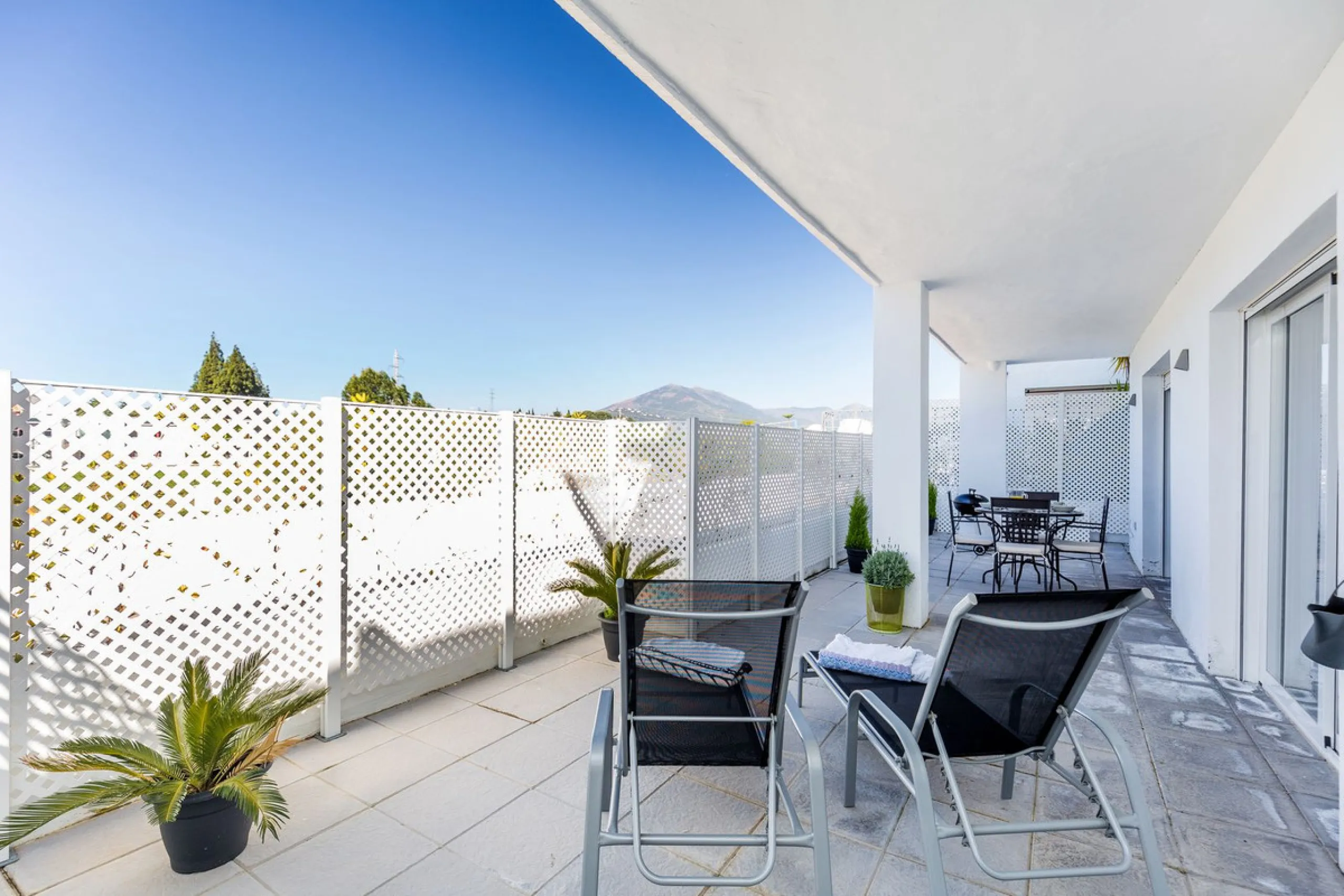 Income property  for sale : 2 bedroom Apartment for sale in Nueva Andalucia