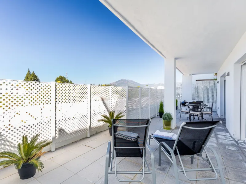 Income property  for sale : 2 bedroom Apartment for sale in Nueva Andalucia