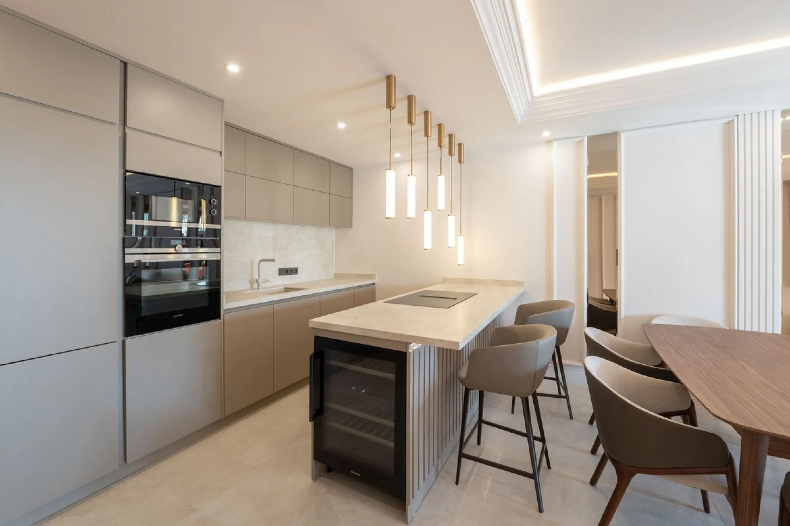 Situated in Cabo Bermejo, an exclusive frontline beach development positioned along the New Golden Mile stretching between San Pedro and Estepona, this recently refurbished ground-floor apartment boasts three bedrooms and two bathrooms, providing a sophis