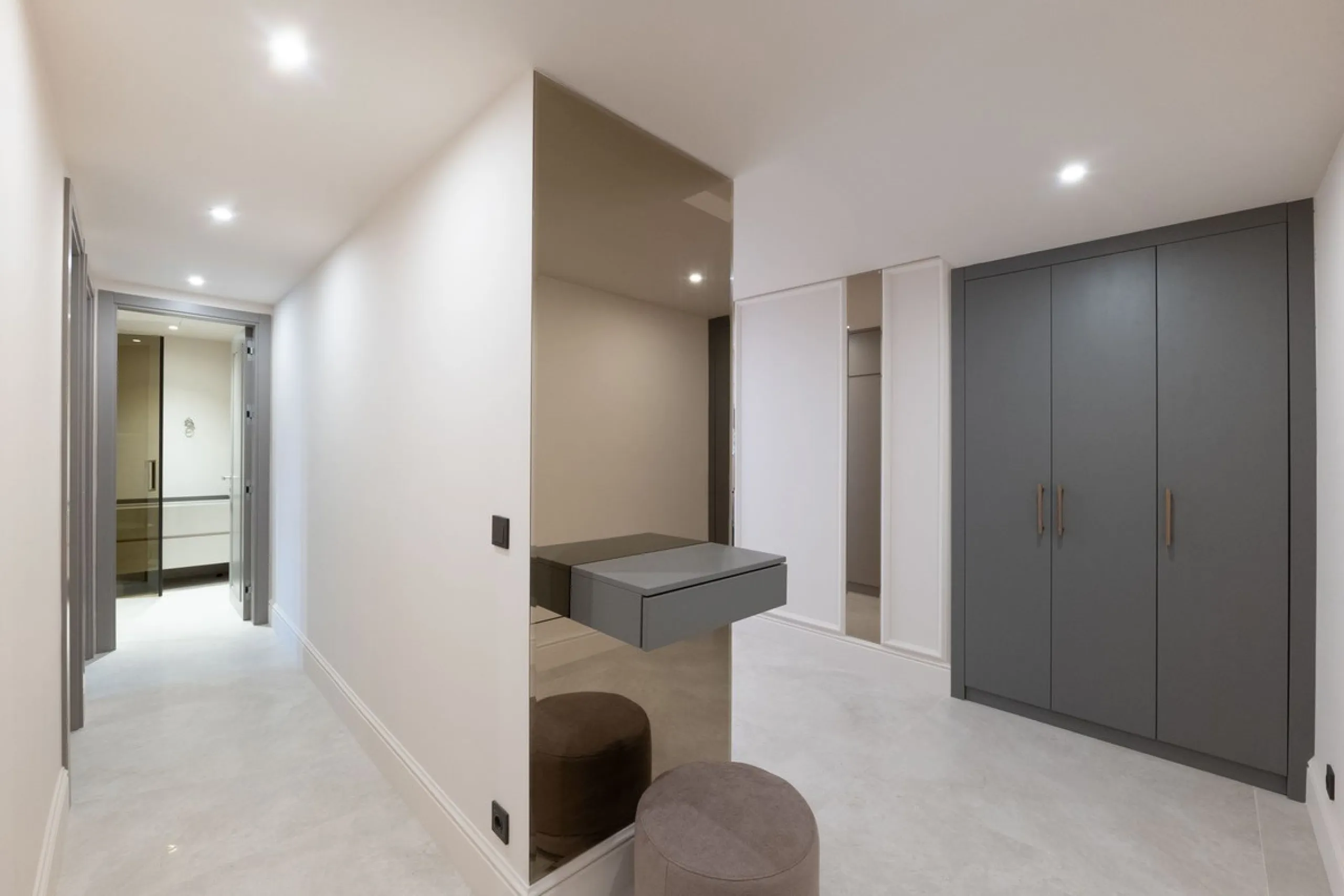 Situated in Cabo Bermejo, an exclusive frontline beach development positioned along the New Golden Mile stretching between San Pedro and Estepona, this recently refurbished ground-floor apartment boasts three bedrooms and two bathrooms, providing a sophis