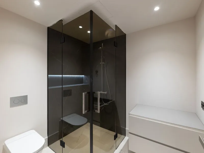 Situated in Cabo Bermejo, an exclusive frontline beach development positioned along the New Golden Mile stretching between San Pedro and Estepona, this recently refurbished ground-floor apartment boasts three bedrooms and two bathrooms, providing a sophis