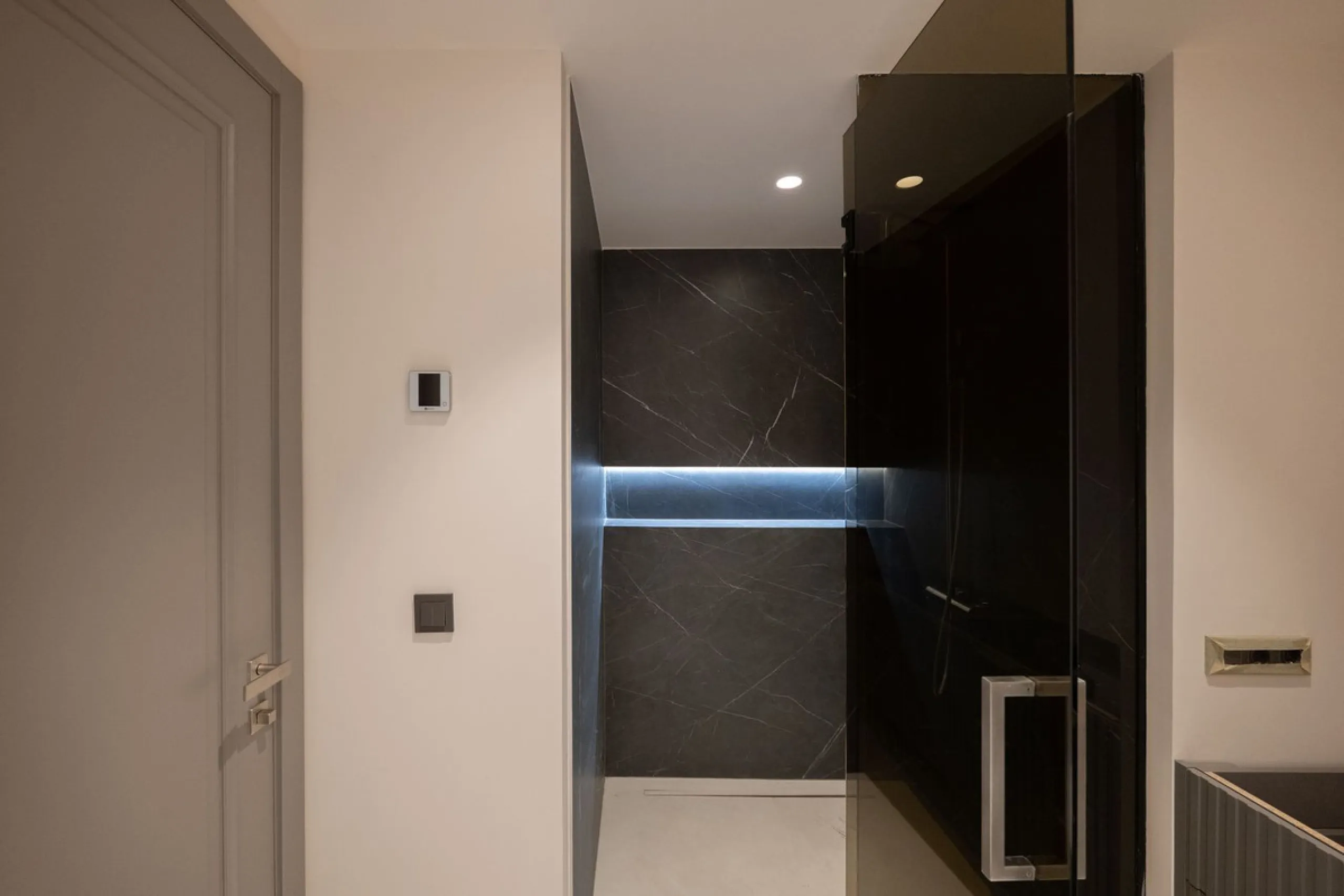 Situated in Cabo Bermejo, an exclusive frontline beach development positioned along the New Golden Mile stretching between San Pedro and Estepona, this recently refurbished ground-floor apartment boasts three bedrooms and two bathrooms, providing a sophis