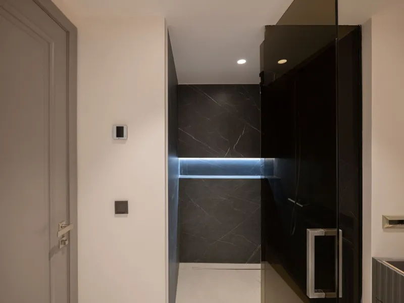 Situated in Cabo Bermejo, an exclusive frontline beach development positioned along the New Golden Mile stretching between San Pedro and Estepona, this recently refurbished ground-floor apartment boasts three bedrooms and two bathrooms, providing a sophis