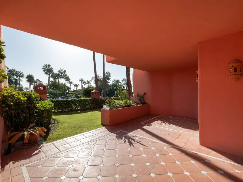 Situated in Cabo Bermejo, an exclusive frontline beach development positioned along the New Golden Mile stretching between San Pedro and Estepona, this recently refurbished ground-floor apartment boasts three bedrooms and two bathrooms, providing a sophis