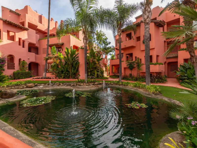 Situated in Cabo Bermejo, an exclusive frontline beach development positioned along the New Golden Mile stretching between San Pedro and Estepona, this recently refurbished ground-floor apartment boasts three bedrooms and two bathrooms, providing a sophis