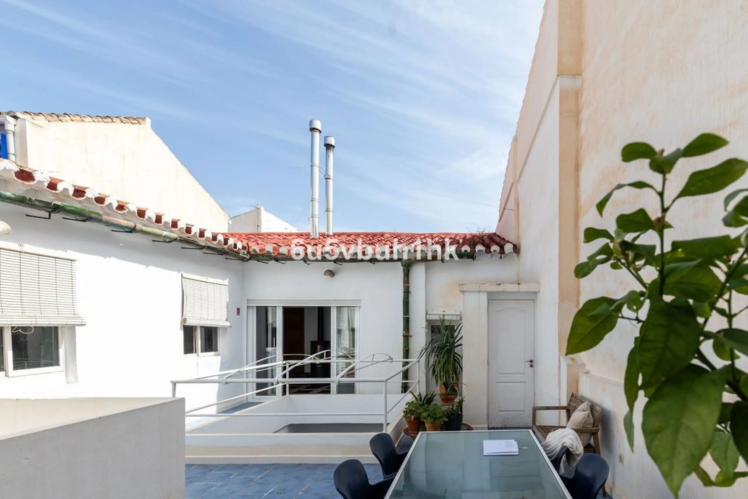 Hidden within the historic streets of central Málaga, this remarkable courtyard house captures a way of living that has shaped Mediterranean homes for centuries.