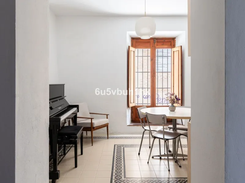 Hidden within the historic streets of central Málaga, this remarkable courtyard house captures a way of living that has shaped Mediterranean homes for centuries.