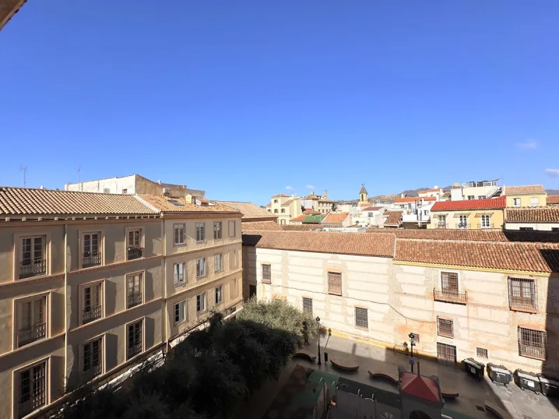 Apartment - Top Floor Apartment в продаже в Málaga, Málaga. В доме 2 спален и 1 ванных комнат. Площадь дома 79 м²