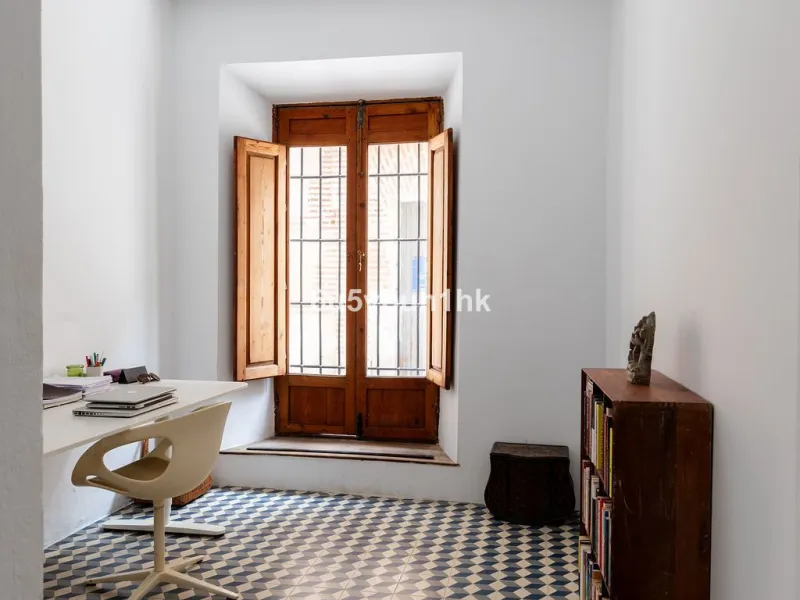 Hidden within the historic streets of central Málaga, this remarkable courtyard house captures a way of living that has shaped Mediterranean homes for centuries.
