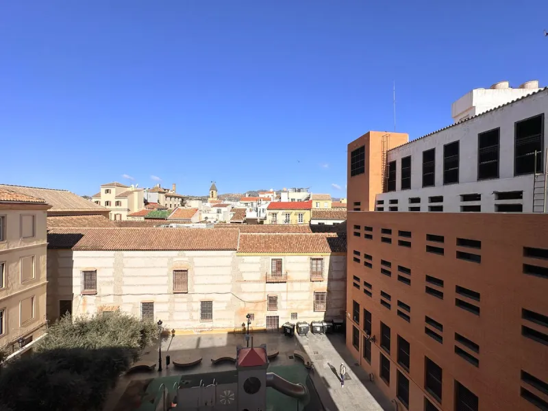 Apartment - Top Floor Apartment в продаже в Málaga, Málaga. В доме 2 спален и 1 ванных комнат. Площадь дома 79 м²