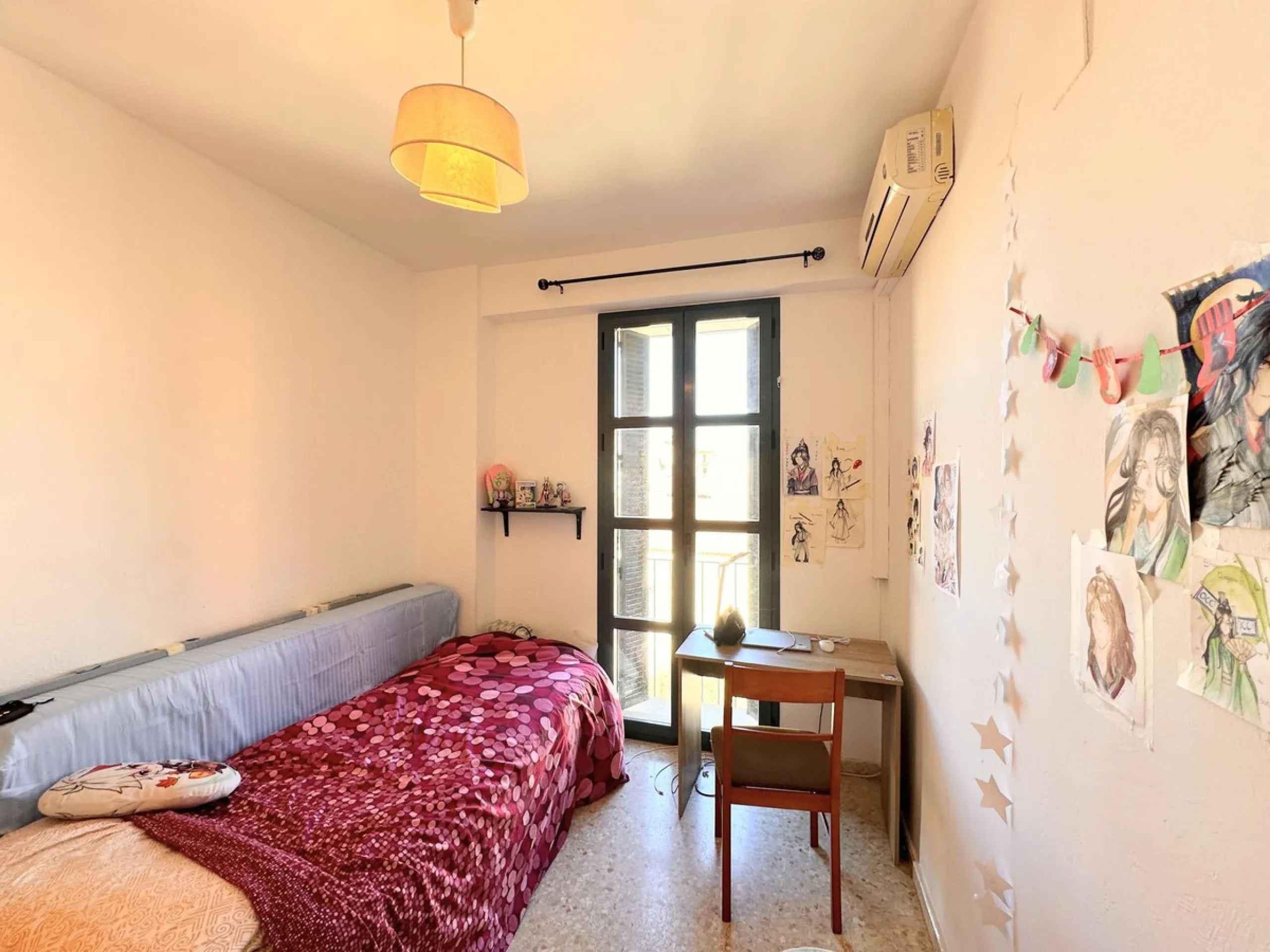 Apartment - Top Floor Apartment в продаже в Málaga, Málaga. В доме 2 спален и 1 ванных комнат. Площадь дома 79 м²