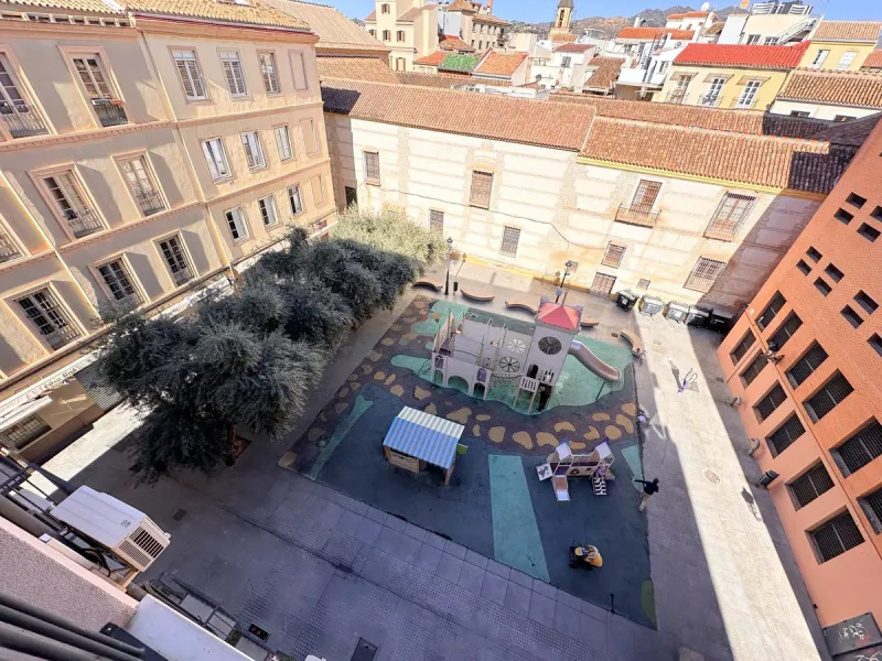 Apartment - Top Floor Apartment в продаже в Málaga, Málaga. В доме 2 спален и 1 ванных комнат. Площадь дома 79 м²